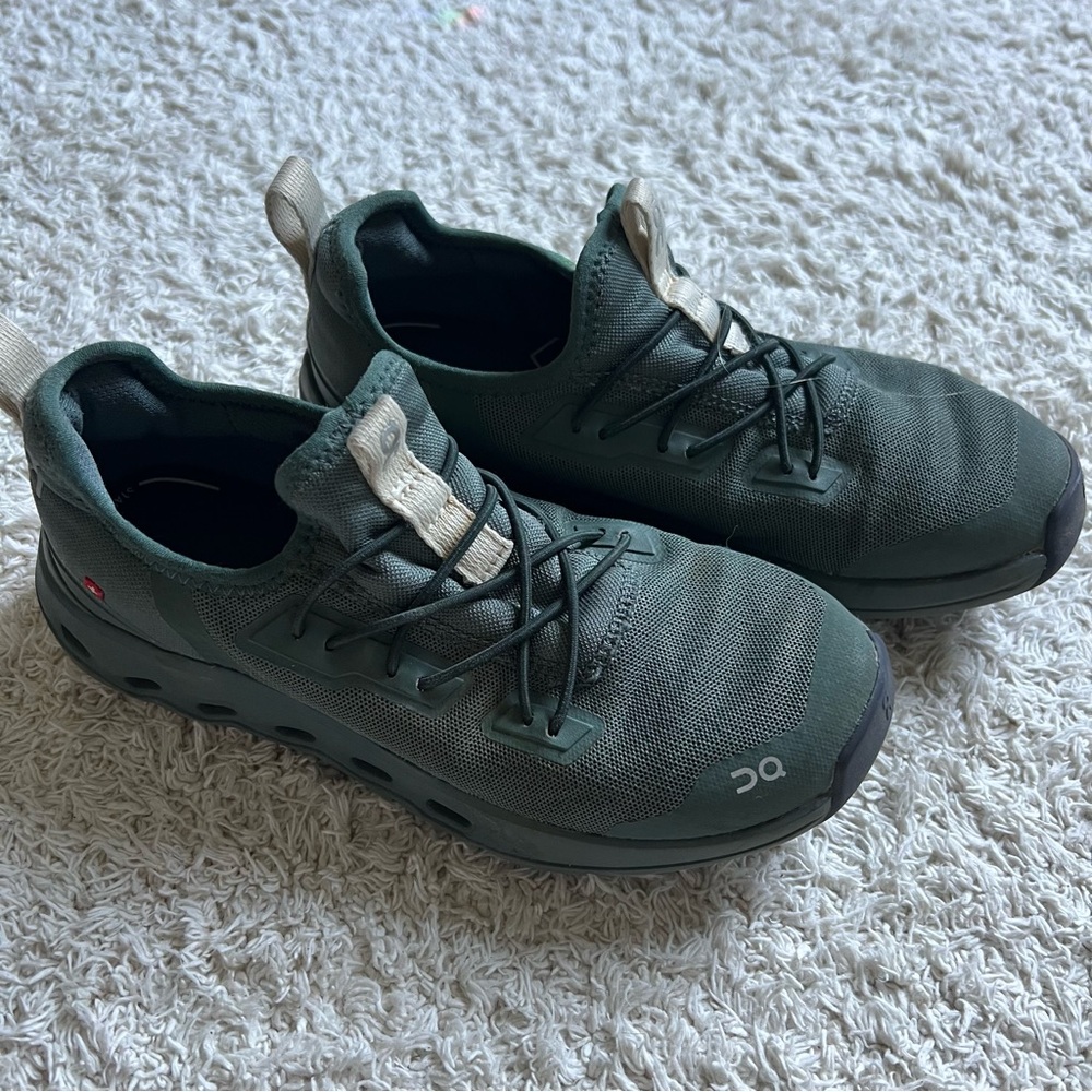 On Running kids Cloud Sneakers in Forest Green with Cream Pull Tabs